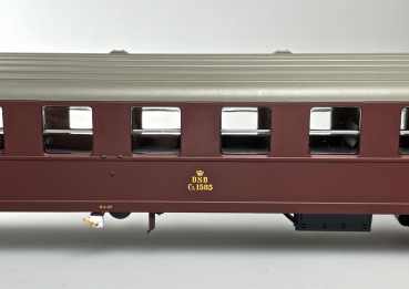 Hobbytrade 61001 | H0 DSB III Passenger Local Car CL 1585